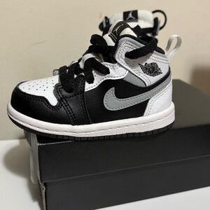Nike Kids Black and White Sneakers